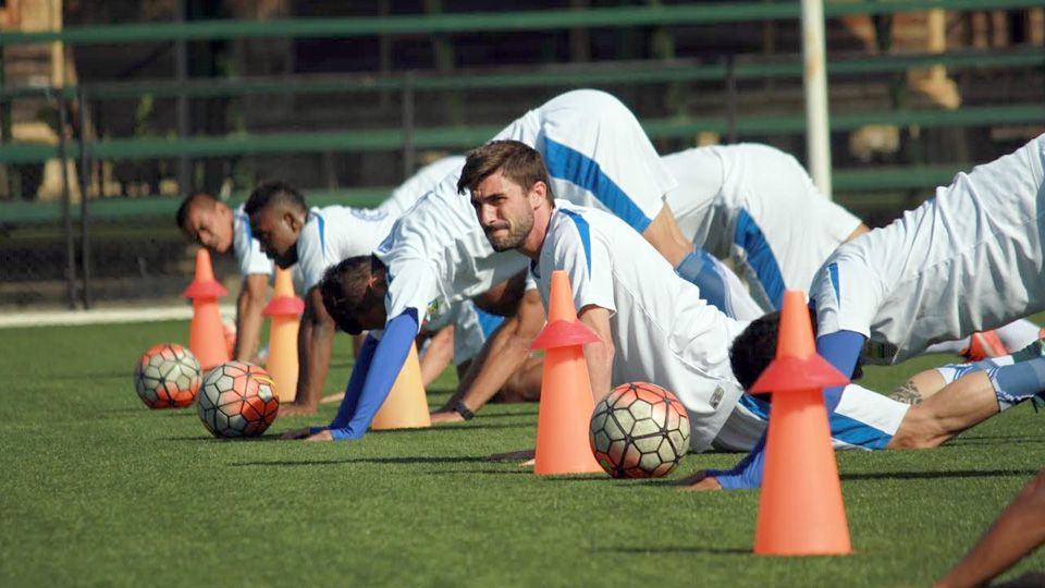 Pemain Persib Bandung berlatih untuk menghadapi Perseru Serui Copyright: &copy; Gin/Indosport